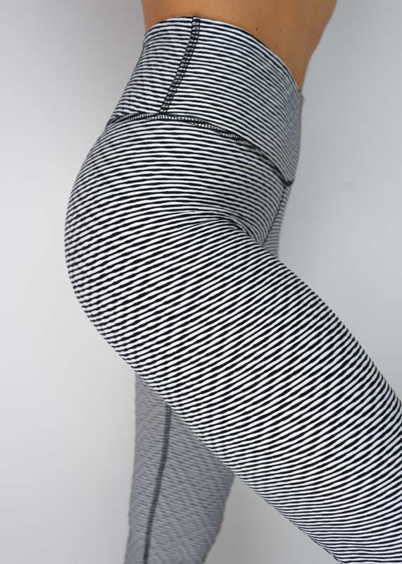 womens-reversible-legging-black-white